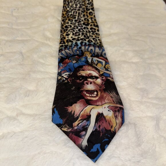 King Kong Tie By American Film Classics 100% Silk Graphics Animal Print Classic - Picture 1 of 7